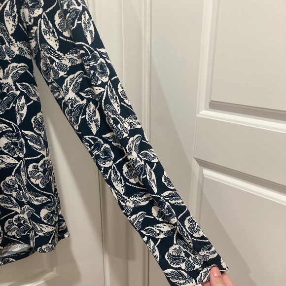 Cute stretchy top! - Picture 6 of 8